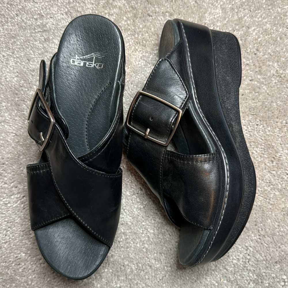 Dansko Buckle Cross Strap Black Leather Wedge Platform Sandal EU 36 US 6.5 - 7 - Picture 3 of 10